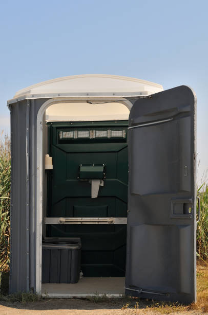 Best Sanitation services for porta potties  in Dinuba, CA